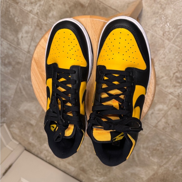 Nike Black and Gold Athletic Shoes - Picture 4 of 14